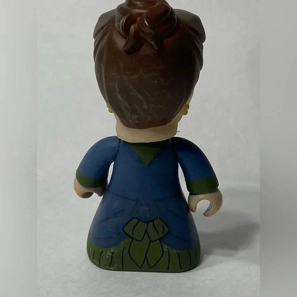 Doctor Who - Titans Vinyl Figure - Clara Variant 🕰️ - Picture 3 of 3